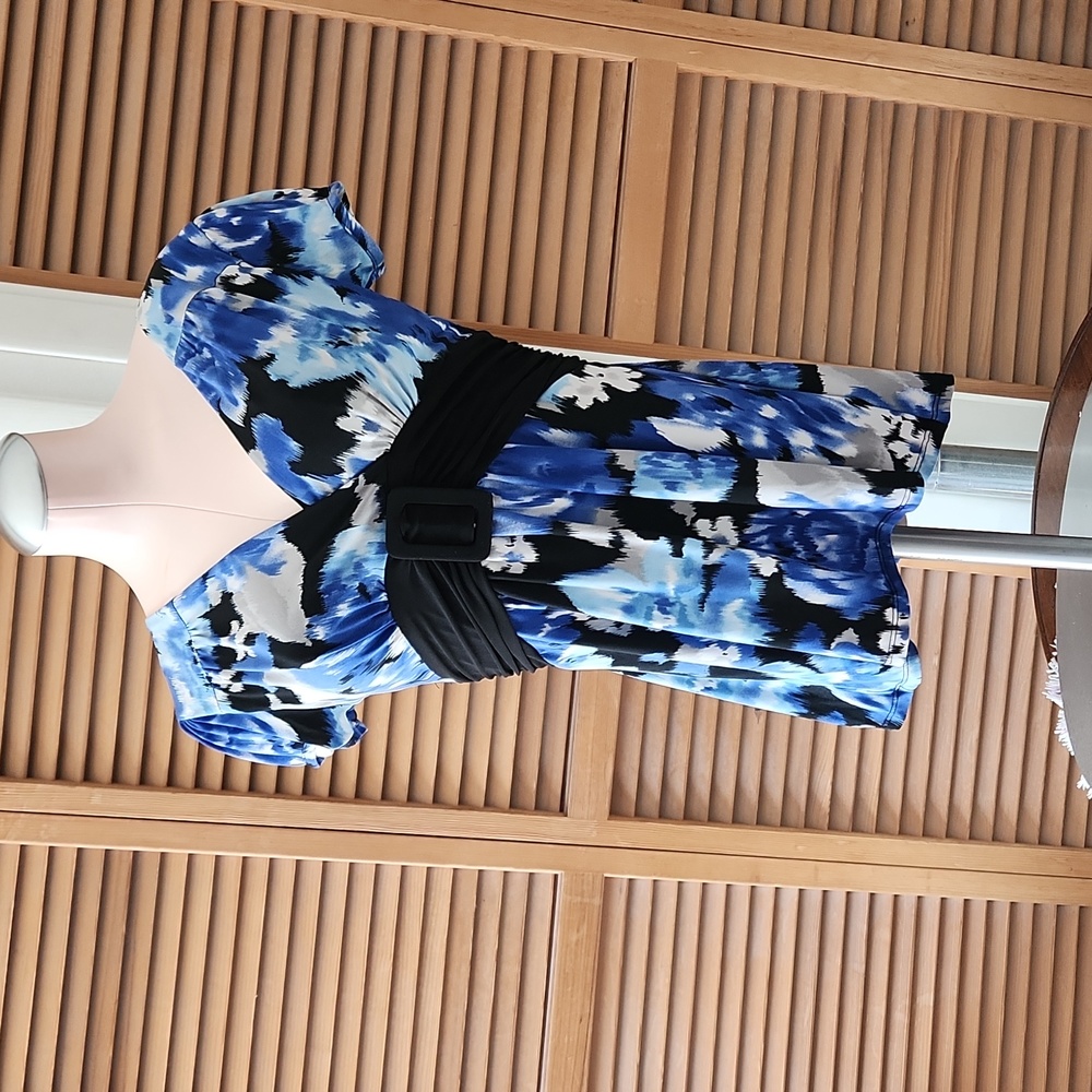 COPY - Womens short sleeve top medium